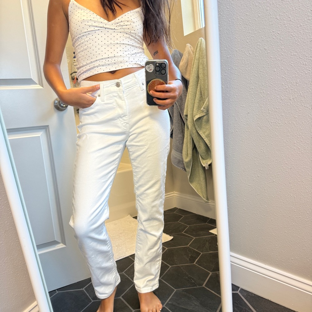 NWOT White Straight Leg Levi’s